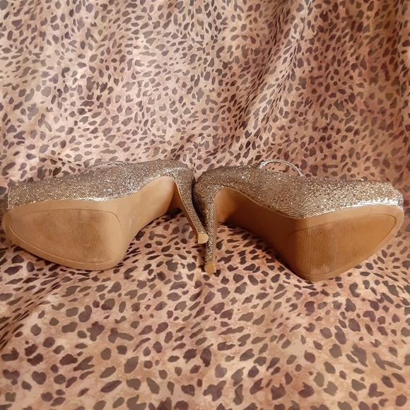 SOLD. Steve Madden Gold Peep Toe Platform… - Picture 3 of 6